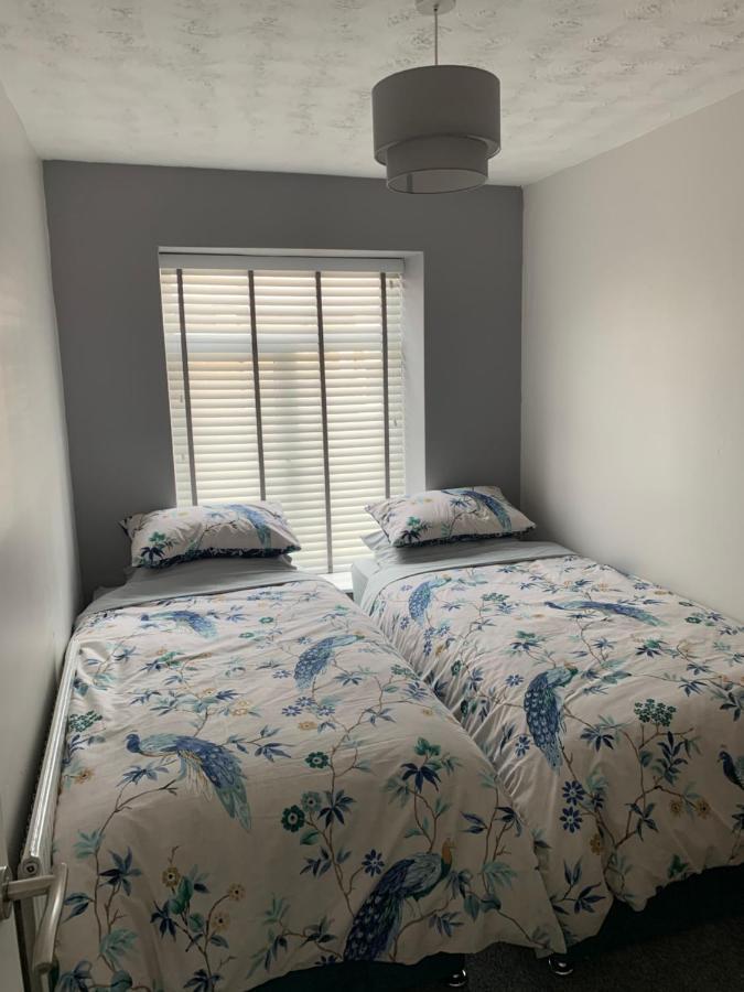 The Greens Apartment Farnworth Bagian luar foto