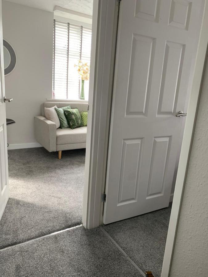 The Greens Apartment Farnworth Bagian luar foto