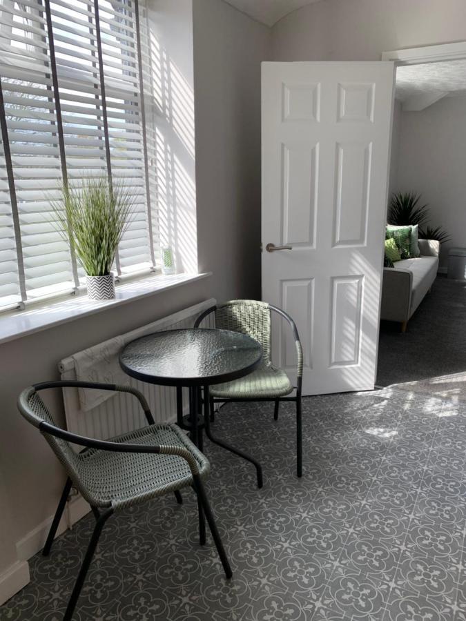 The Greens Apartment Farnworth Bagian luar foto