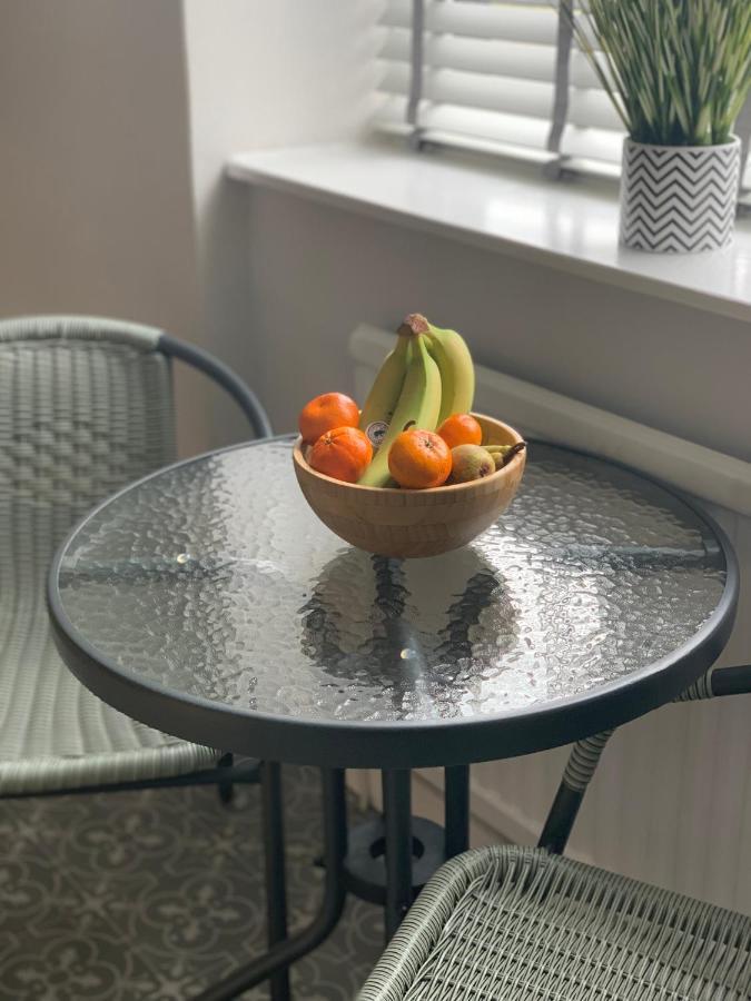 The Greens Apartment Farnworth Bagian luar foto